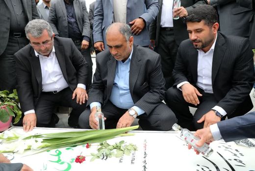 تجدید میثاق وزیر جهاد کشاورزی با شهدای شهرستان بهشهر در بدو ورود به استان مازندران