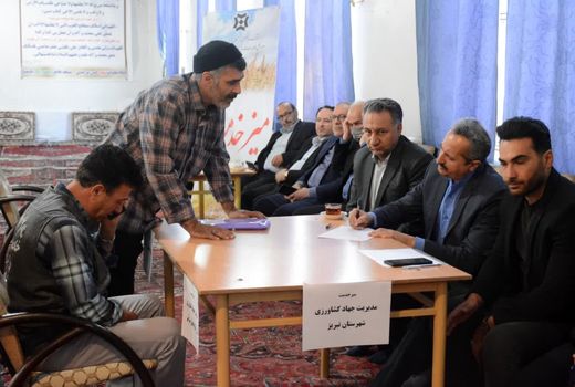 میز خدمت سازمان جهادکشاورزی آذربایجان شرقی در باسمنج  برگزار شد