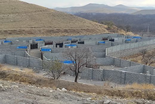 شناسایی و تغییر کاربری ۲۰ مورد ساخت و ساز غیرمجاز در اراضی کشاورزی روستای اسفنجان اسکو