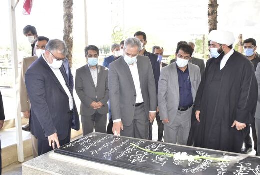 تجدید میثاق وزیر جهاد کشاورزی با آرمان های انقلاب و شهدا در بیرجند