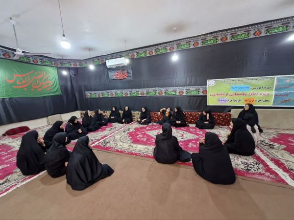 آشنایی زنان هندیجانی با اصول صحیح شیردوشی در دامداری‌ها