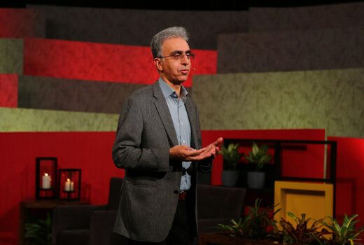رضا رفیع در «هزار داستان» میزبان دو خانواده عجیب خارجی 