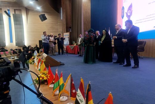 تجلیل از بانوی کارآفرین تکابی در نهمین همایش ملی گرامی‌داشت روز جهانی زنان روستایی و عشایری