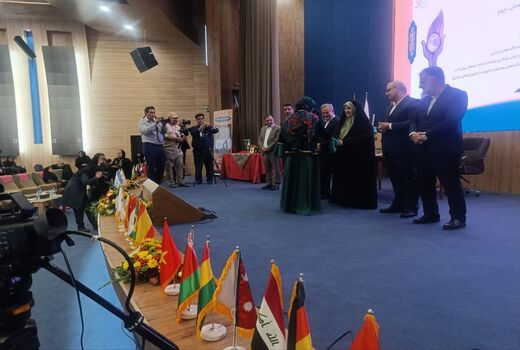 تجلیل از بانوی کارآفرین تکابی در نهمین همایش ملی گرامی‌داشت روز جهانی زنان روستایی و عشایری