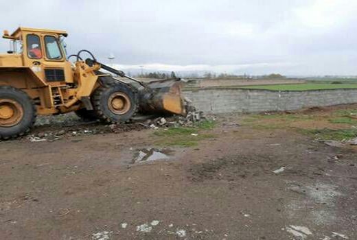 دو بنای غیرمجاز در اراضی کشاورزی شهرستان البرز تخریب  شد