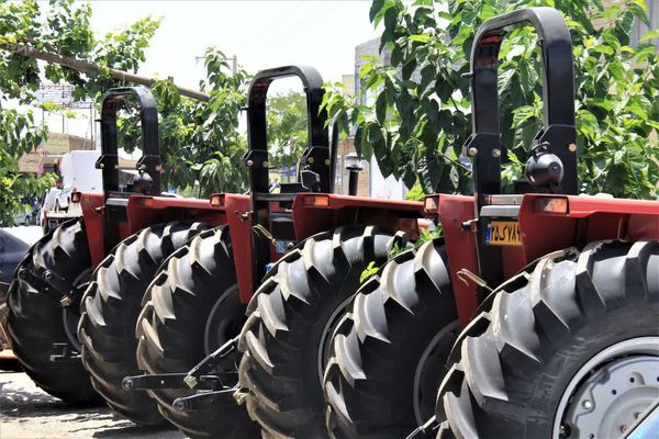 ۳۴۰ دستگاه تراکتور به ناوگان کشاورزی استان چهارمحال و بختیاری اضافه شد