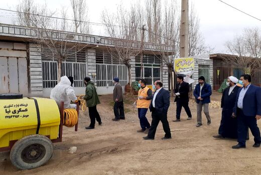 اقدام جهادگرانه بسیجیان سازمان جهاد کشاورزی؛ بسیجیان برخی از روستاهای استان سمنان را ضدعفونی کردند
