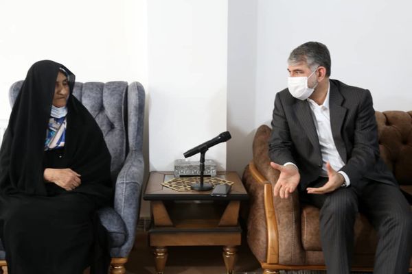 وزیر جهاد کشاورزی با خانواده شهید «رادپور» دیدار کرد