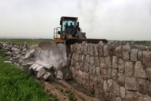4 بنای غیر مجاز در اراضی کشاورزی شهرستان قزوین تخریب شد 