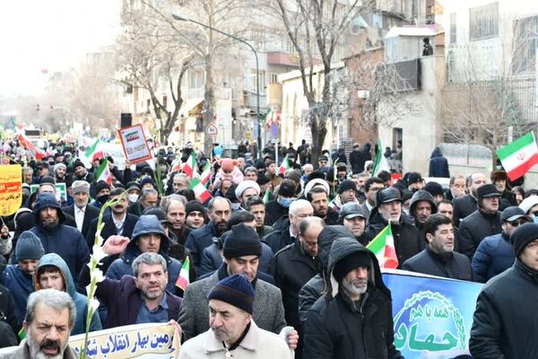 حضور پرشور  کارکنان سازمان جهادکشاورزی آذربایجان شرقی و ادارات تابعه در راهپیمایی  ٢٢بهمن