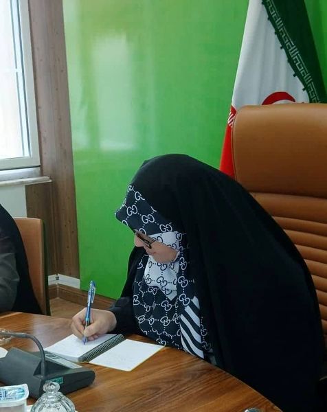سپیده زده است و ما همچنان ایستادهایم