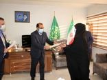 اهداء لوح تقدیر توسط رئیس سازمان جهاد کشاورزی استان لرستان به کارکنان هسته گزینش