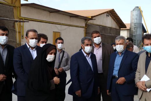 بازدید استاندار قزوین از واحدمرغ تخمگذار در شهرستان تاکستان