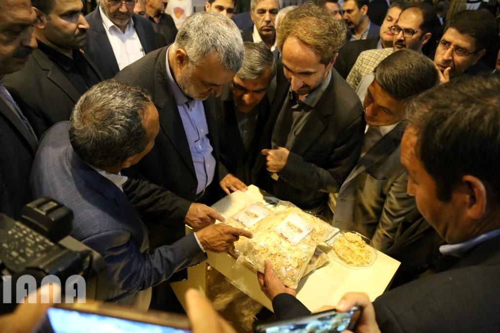 بازدید وزیر جهاد کشاورزی از چهارمین نمایشگاه توانمندی های عشایر و روستائیان