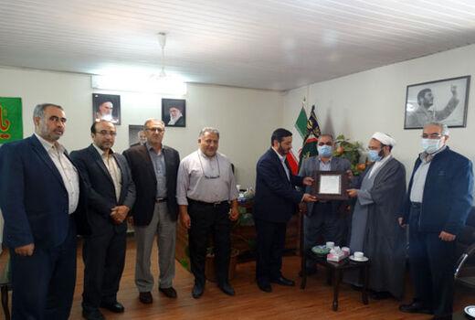 تجلیل رئیس سازمان جهاد کشاورزی استان از فرمانده حوزه یک بسیج ادارات سپاه عاشورا