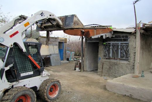 آزادسازی 3.5 هکتار از اراضی کشاورزی شهرستان تهران از دست متصرفان