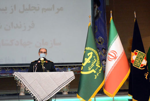 انقلاب اسلامی مدیون رشادت ها و فداکاری دلیرمردان جهادگر و سنگرسازان بی سنگر می باشد