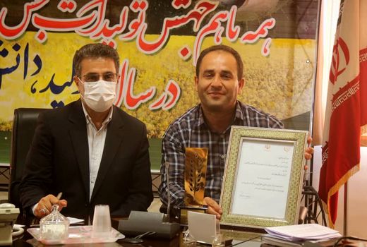 دیدار صمیمانه سرپرست سازمان جهاد کشاورزی با کشاورز نمونه خوزستانی