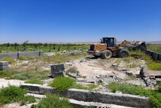 تخریب ساخت و ساز غیر مجاز در اراضی کشاورزی رامهرمز