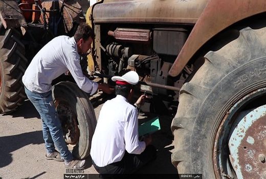 پلاک گذاری 1200  دستگاه تراکتور در شیراز 
