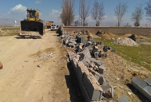 ساخت و ساز های غیر مجاز در اراضی کشاورزی مرودشت تخریب شد