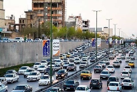 آزادراه تهران-کرج پر ترافیک است