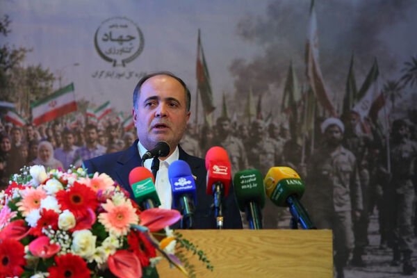 راه سنگرسازان بی‌سنگر را ادامه می‌دهیم/کشاورزی پیشتاز رشد اقتصادی کشور