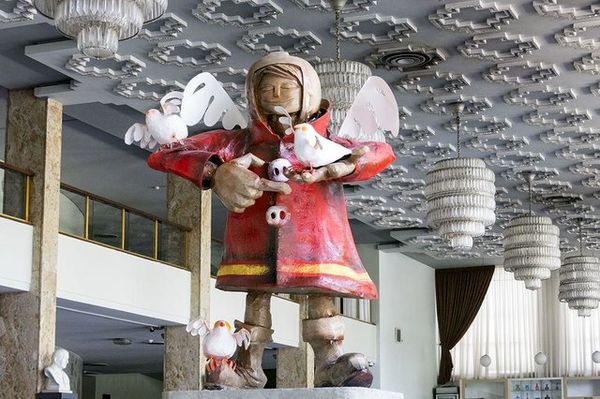 نمایش تندیس «فرشته نگهبان» در تالار وحدت