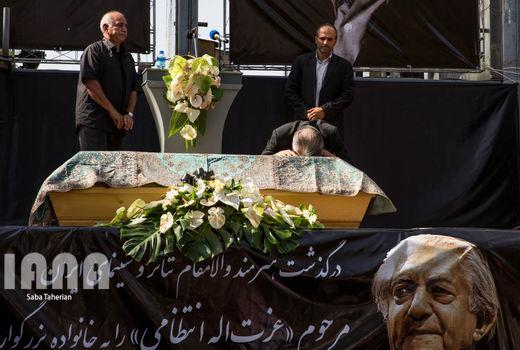 مراسم تشییع پیکر عزت‌الله انتظامی