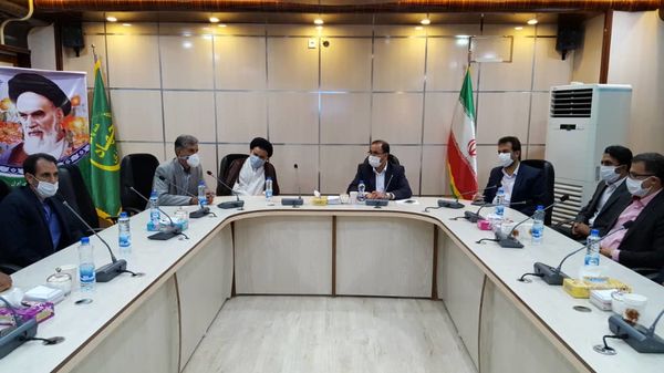 امنیت غذایی با تأکید بر حمایت از منابع انسانی و حفاظت از منابع پایه آب و خاک