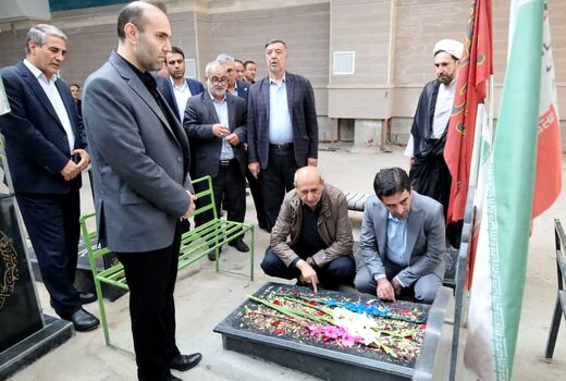 آغاز برنامه‌های هفته جهاد کشاورزی با غبارروبی و عطرافشانی مزار مطهر شهدا در تبریز