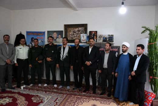 دیدار با خانواده شهید عشایری به مناسبت بزرگداشت هفته دفاع مقدس