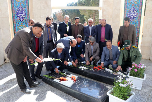 ادای احترام  به شهدای گمنام شهرستان شاهین شهر و میمه