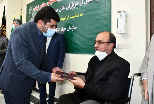 شهدا و ایثارگران الگوی جهادی برای همه مردم جامعه در جنگ اقتصادی امروز هستند