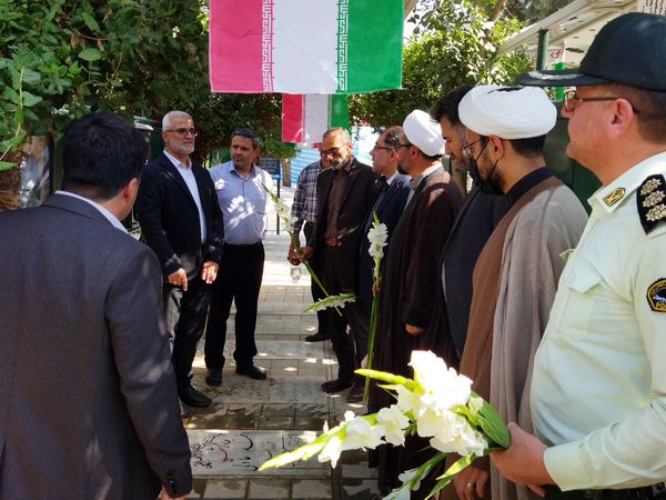 ادای احترام مسئولین سازمان جهاد کشاورزی و اداره کل منابع طبیعی استان البرز به مقام والای شهدا