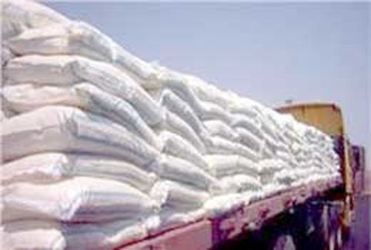 خودروی حامل هشت تن آرد خارج از شبکه در استان قزوین توقیف شد