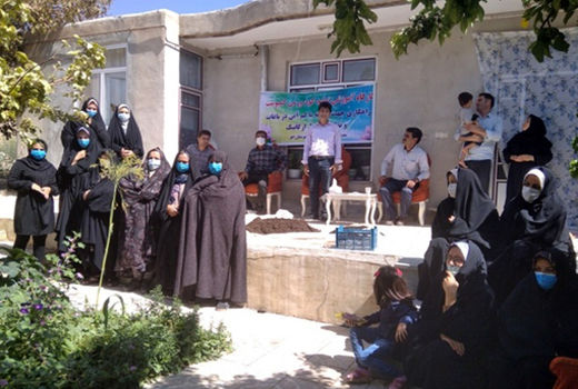 آموزش طرح تولید ورمی کمپوست در باغچه های سلامت زنان روستایی