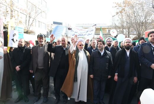 حضور پرشور کارکنان سازمان جهادکشاورزی آذربایجان شرقی و ادارات تابعه در راهپیمایی ٢٢ بهمن