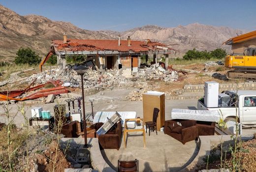 دستور دادستان چهارمحال و بختیاری برای برخورد با سازندگان ویلاهای غیرقانونی بیرگان