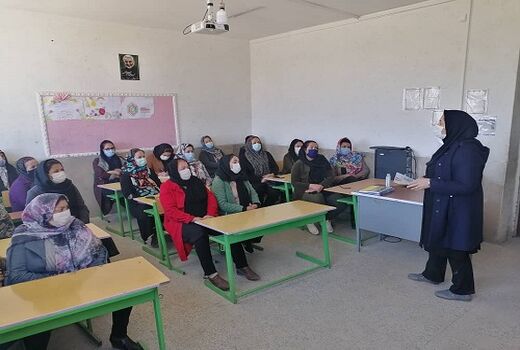 فعالیت بیش از ۱۲۰۰ زن روستایی در صندوق های خرد شیراز
