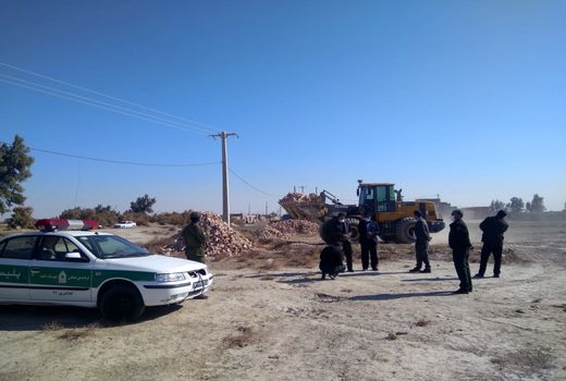 مصالح ساختمانی غیرمجاز در اراضی کشاورزی شهرستان هامون جمع آوری شد