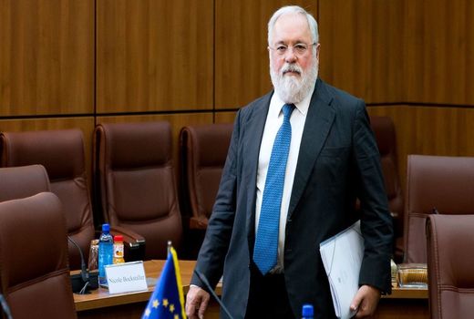 اتحادیه اروپا راه های انتقال پول به ایران را بررسی می کند