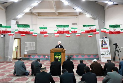 رمز پیروزی ملت در خداباوری، خودباوری، ایمان به هدف و اتکا به مردم است