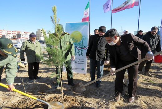 کاشت 1400 نهال به یاد 1400 شهید شهرستان مراغه