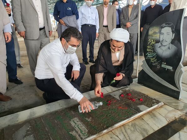 ادای احترام سرپرست سازمان جهاد کشاورزی خوزستان به مقام شامخ شهدا