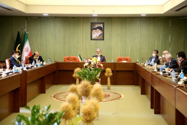 نشست وزیر جهاد کشاورزی با تشکلهای صنعت مرغداری برگزار شد