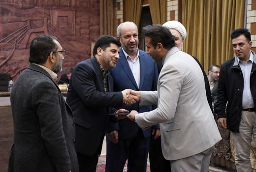 با حضور رئیس سازمان جهاد کشاورزی آذربایجان شرقی از نویسنده کتاب «اینجا، آنجا» تجلیل شد