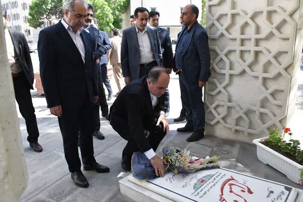 تجدید میثاق وزیر جهاد کشاورزی با شهید گمنام دفاع مقدس در استانداری آذربایجان شرقی
