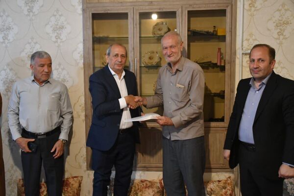 رئیس جهاد کشاورزی آذربایجان شرقی با جانباز سرافراز مراغه دیدار کرد