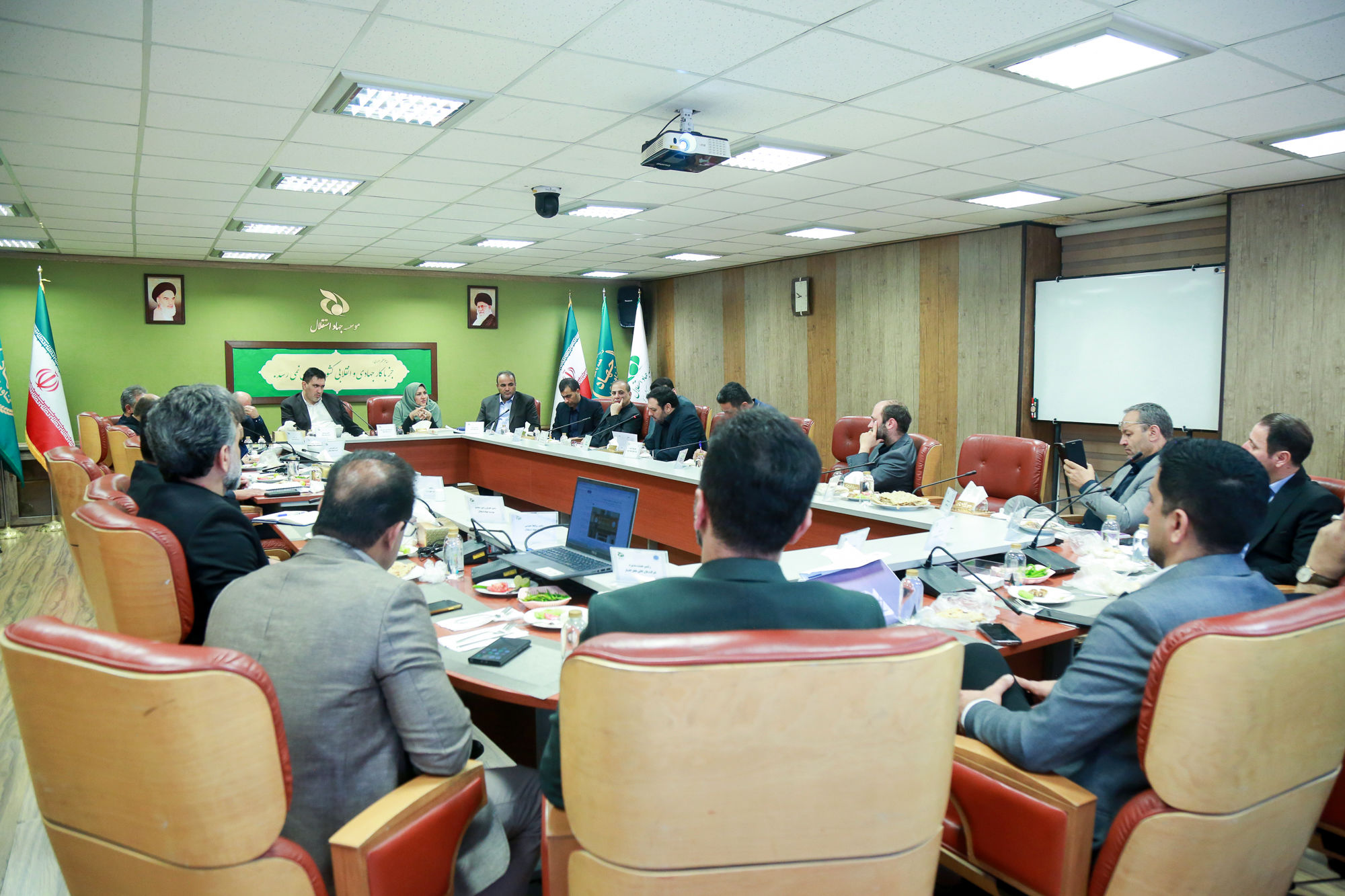  هشتمین جلسه شورای مدیران موسسه جهاد استقلال 